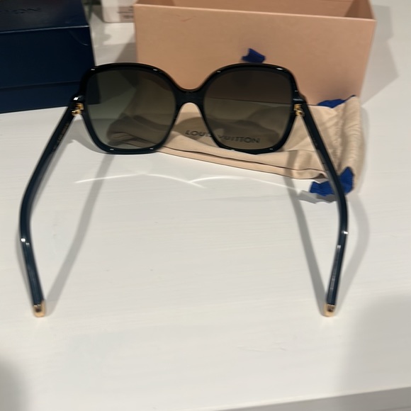 MY MONOGRAM LIGHT SQUARE SUNGLASSES - Picture 4 of 8